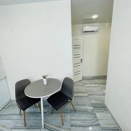 море 400 метров.13 станция большого фонтана Apartment