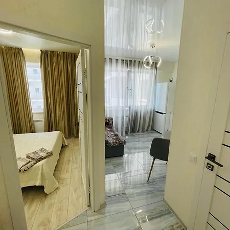море 400 метров.13 станция большого фонтана Apartment *